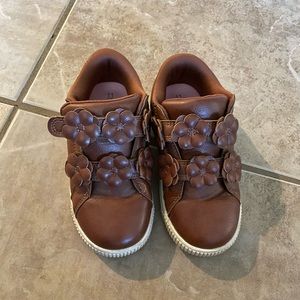 Carter’s size 11 toddler girls sneakers. Velcro closure. Used- good condition